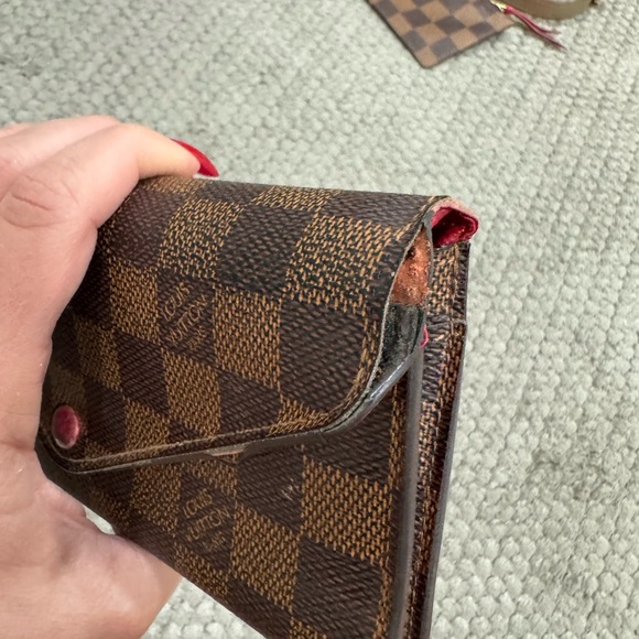 Louis Vuitton wallet - Picture 14 of 14